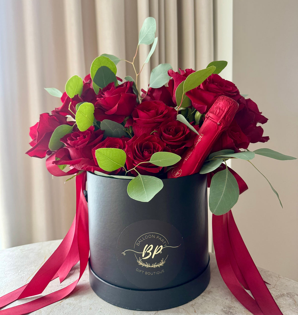 Red roses suite